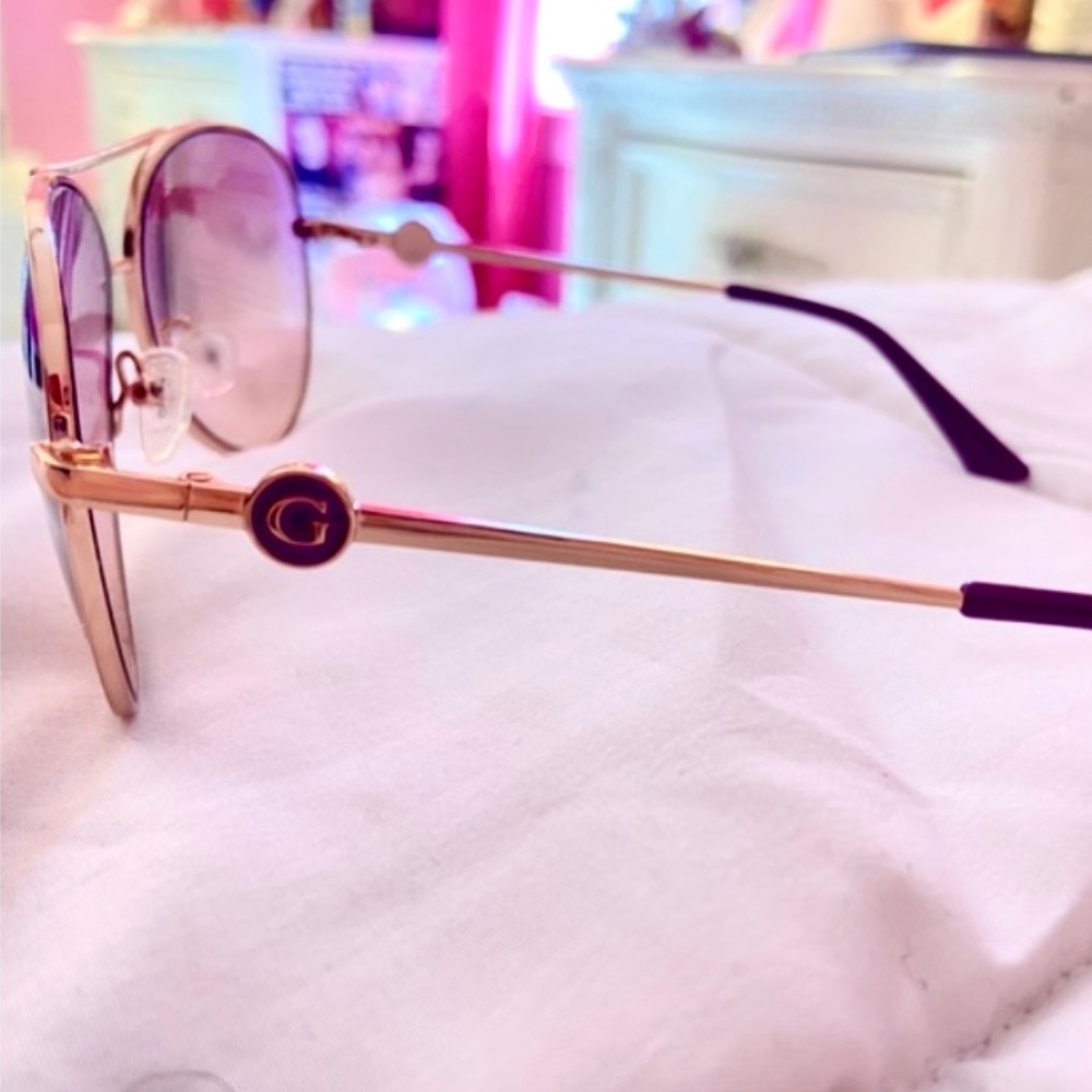 NWOT GUESS Aviator Shape Rose Gold Trim Purple-Tinted Shades Classic Sunglasses - Picture 5 of 5